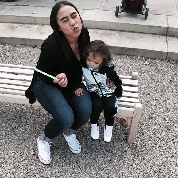 Meet your Posher, Aneata - Picture 1 of 1